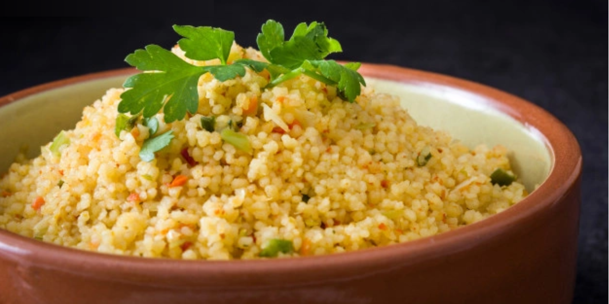 Green Lentil, spinach & chickpea dhal & cous cous HungryMoose
